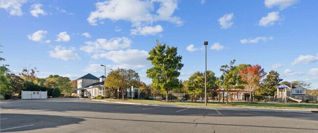 Building Photo - Spacious 3-Bed End-Unit Townhome in Durham