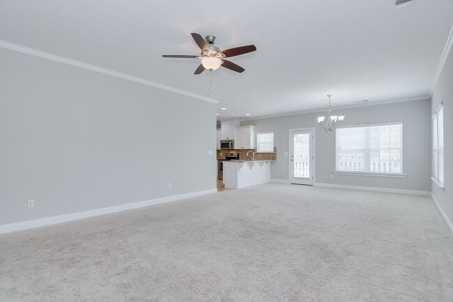 Building Photo - 3 Bedroom 2 Bath in Canterbury Farms