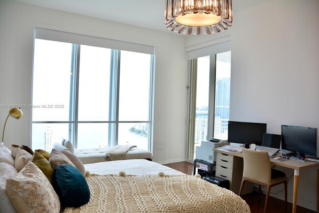 Building Photo - 848 Brickell Key Dr