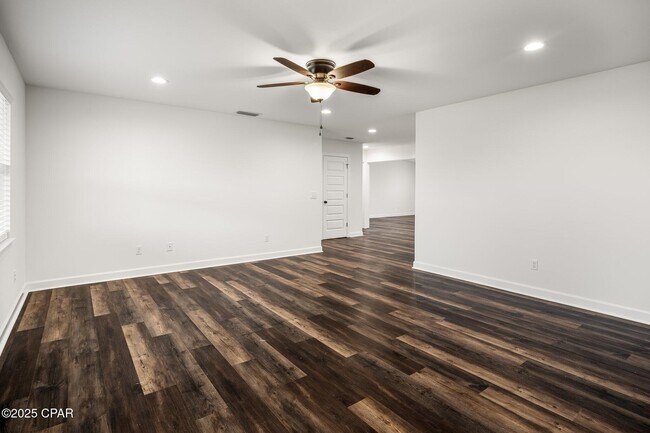 Building Photo - 2610 E 40th Plaza