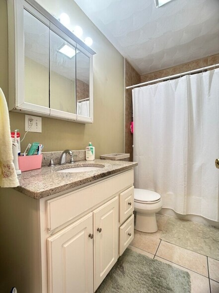 *Pictures are representative samples of the advertised unit. In some cases, the actual units you tou - 10 Carmel St