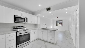 Building Photo - 1917 SW 107th Ave