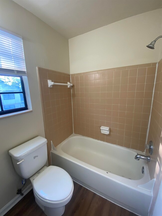 Building Photo - 1403 McCauley Rd