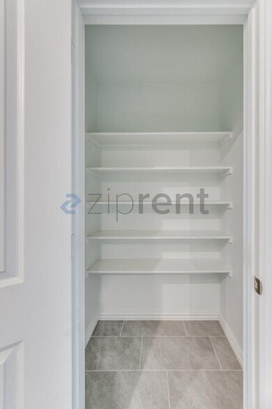 Building Photo - Unit