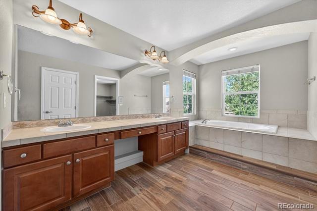 Building Photo - 10543 Laurelglen Cir