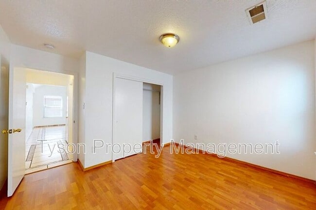 Building Photo - 419 Sawtooth St SE