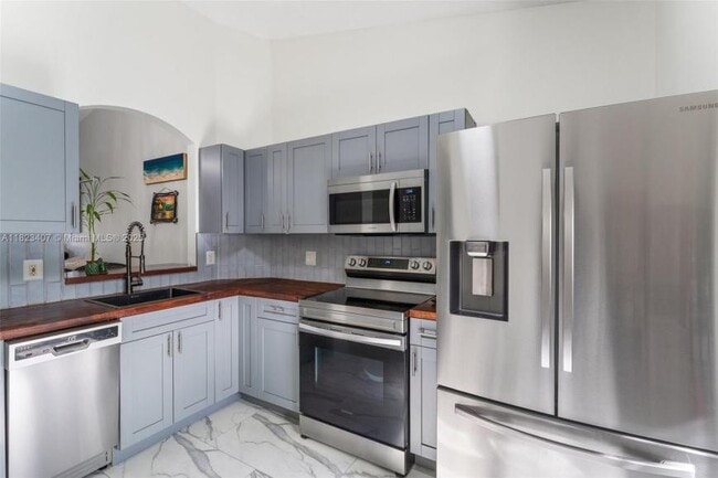 Primary Photo - 2 bedroom in Pembroke Pines FL 33024