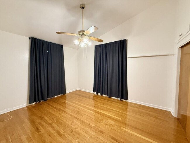 Building Photo - 3807 Longridge Dr