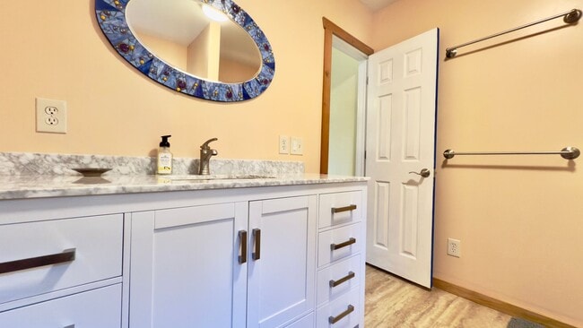 Building Photo - Lakefront Loft at Summit Lake with Air Con...