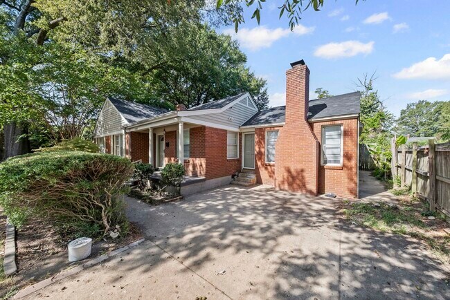 Building Photo - 1139 Russwood Rd