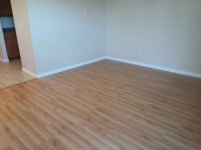 Building Photo - 1009 Briarwood Rd