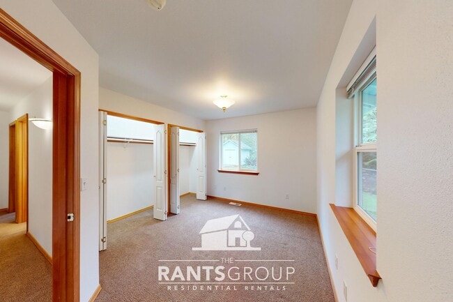 Building Photo - Spacious 3-Bed / 2-Bath Home on 2.5 Private Acres – Cooper Point