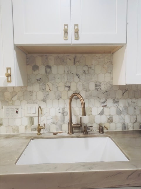 Building Photo - 4627 Rousillon Ave