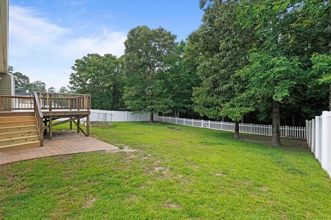 Building Photo - Ranch home with Fenced yard