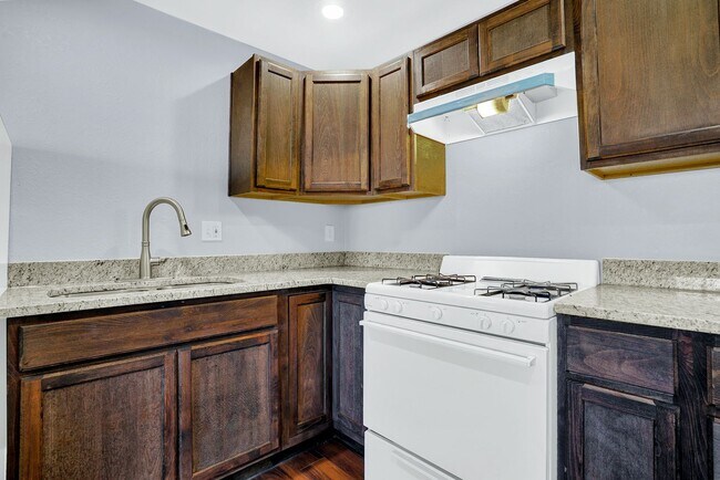 Building Photo - Central 1 Bedroom 1 Bath