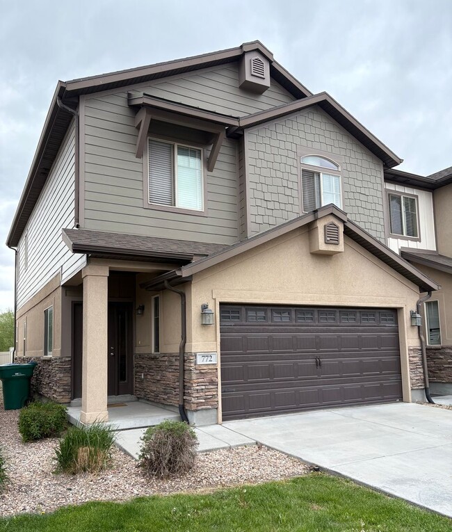 Building Photo - End-Unit Sleepy Ridge Townhome