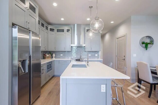 Building Photo - 4226 S Ellis Ave