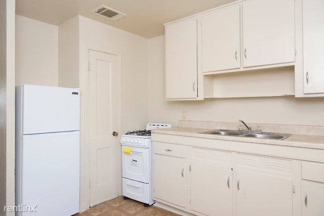 Building Photo - 2 br, 1 bath House - 3938 LYNWOOD