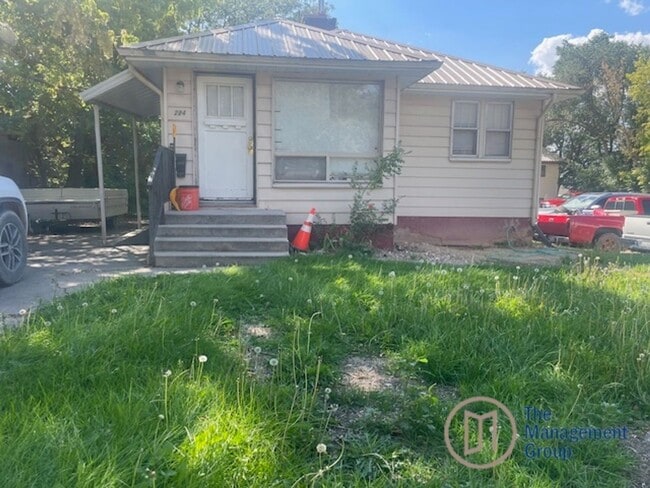 Primary Photo - Downstairs Duplex Delight!