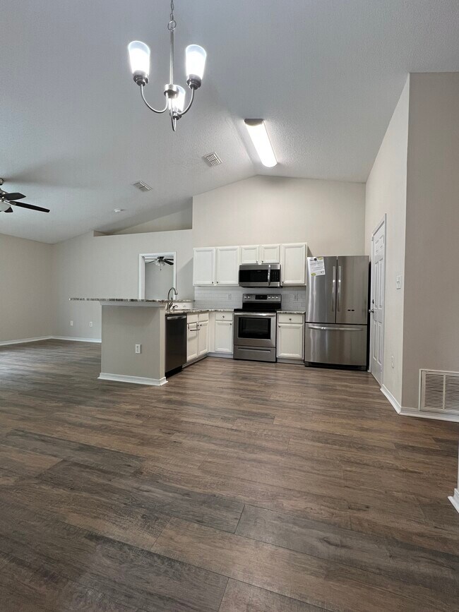 Open Concept Kitchen - 116 Cabana Way