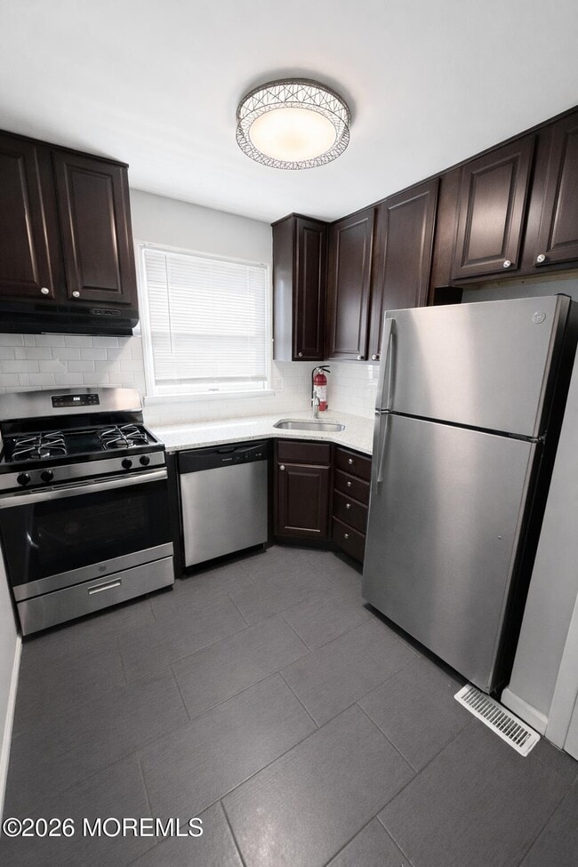 Building Photo - 18 Ginger Ct