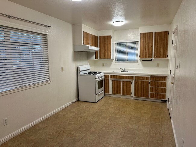 Building Photo - NICE DUPLEX IN ELVERTA!!