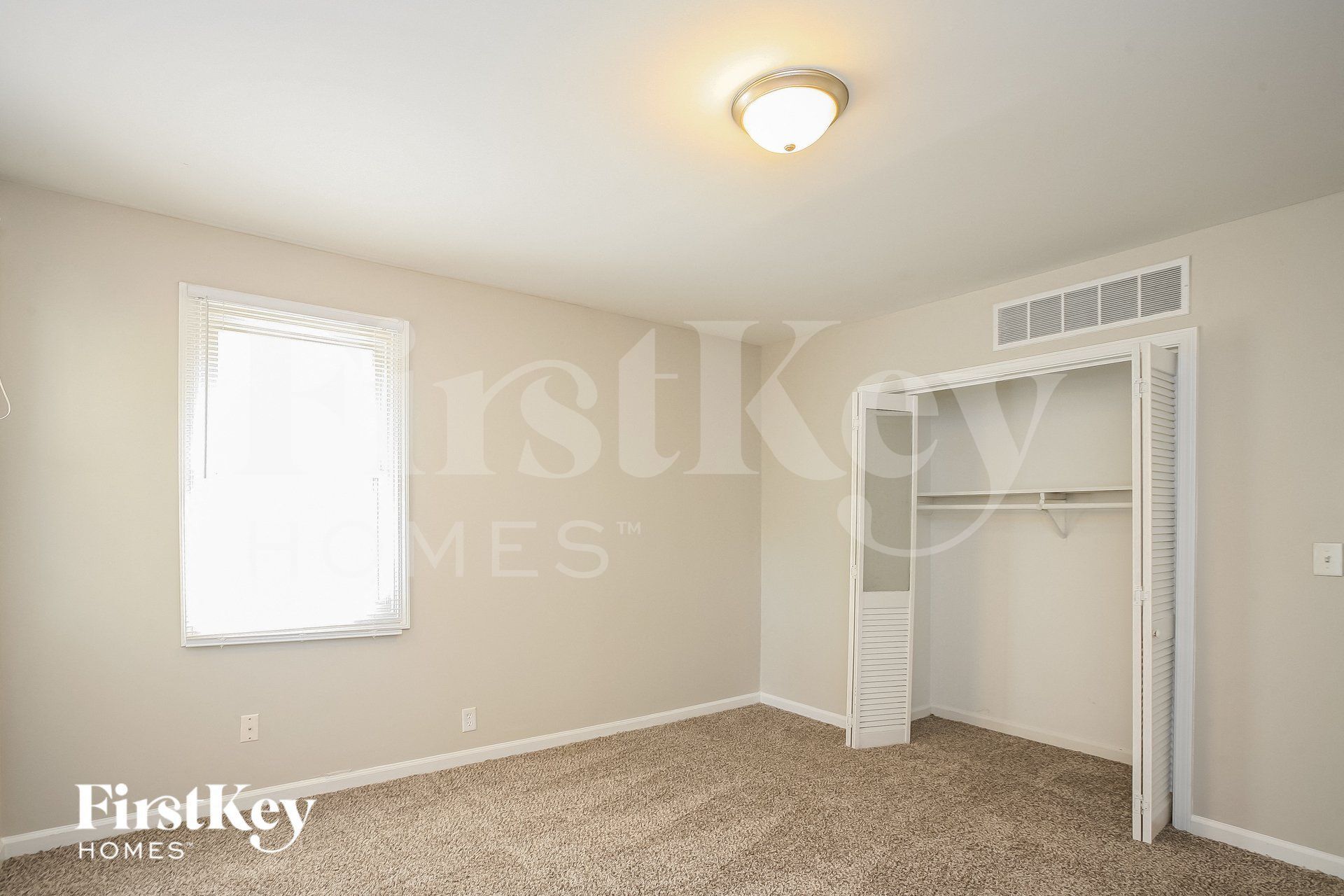 Building Photo - 6925 Bloomfield Dr E