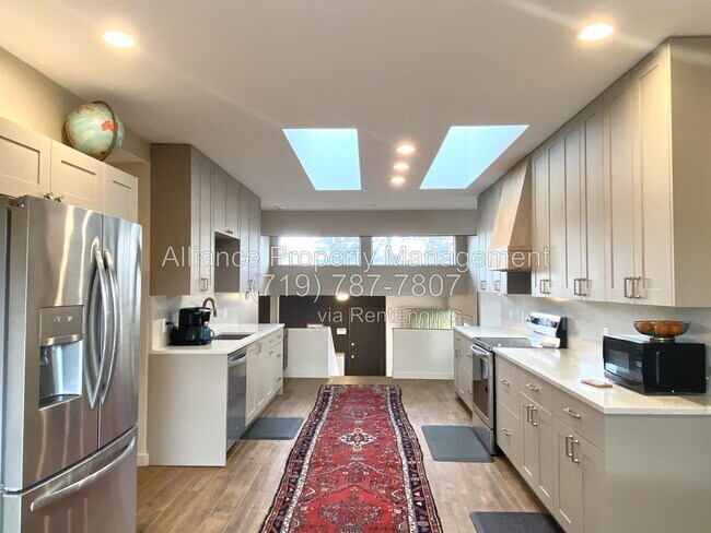 Building Photo - 2168 Wildwood Dr
