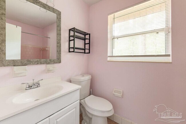 Building Photo - 4936 Springhill Dr