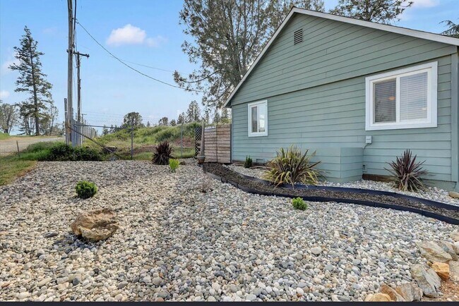 Building Photo - 190 Upper Slate Creek Rd