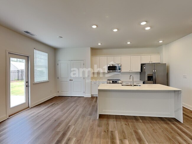Building Photo - 1036 Highland Walk