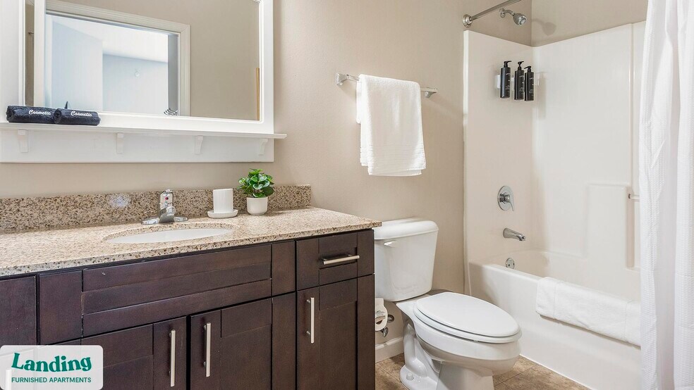 Building Photo - 4050 W Pine Blvd