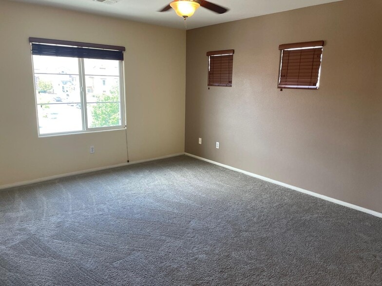 master bedroom - 11372 Colinward Ave