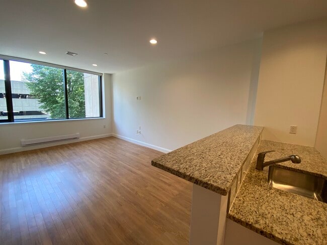 Building Photo - 875 Elm St