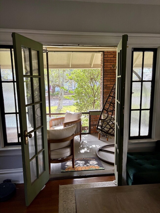 Building Photo - 2043 Dellwood Ave