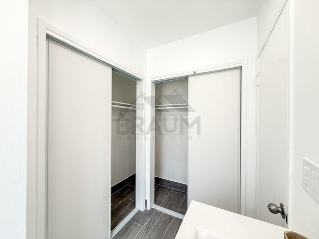 Building Photo - 13115 Oxnard St