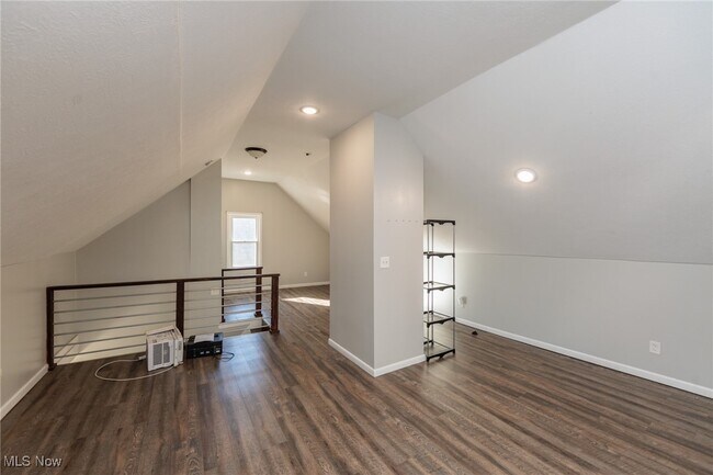 Building Photo - 2035 Chesterland Ave