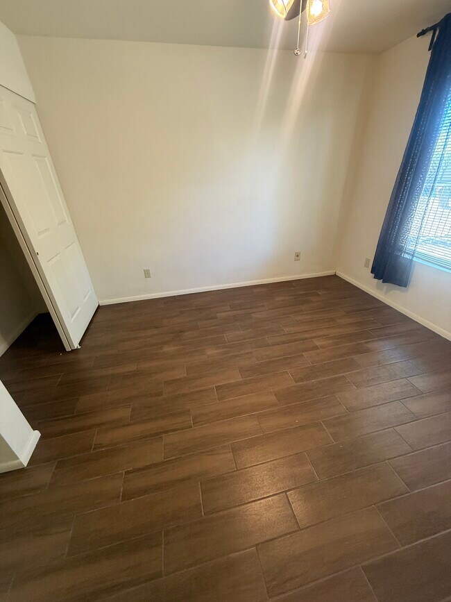 Building Photo - 200 E Belcourte Pl