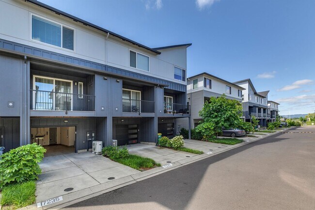Building Photo - 17235 SW Goldcrest Ln