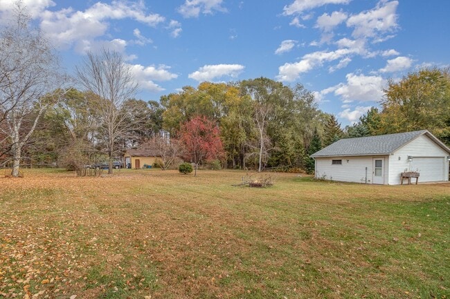 Building Photo - 2 Bed | 1 Bath Across From Coon Lake