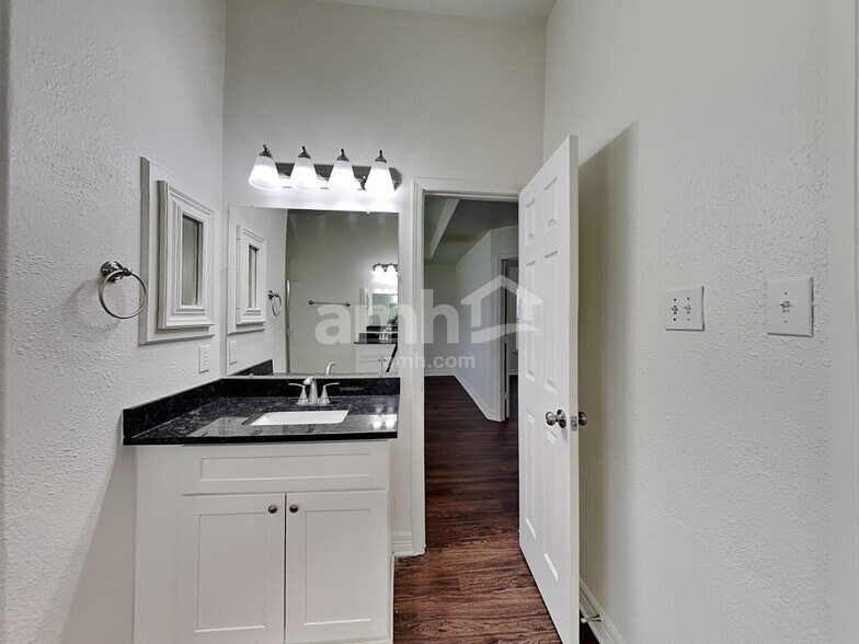 Building Photo - 1830 Arrowhead Ct