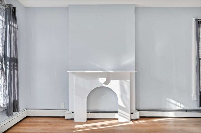 Building Photo - "Charming 3-Bed Oasis at 57 1/2 Saratoga Ave – Spacious 1250 Sq Ft in Waterford, NY!"