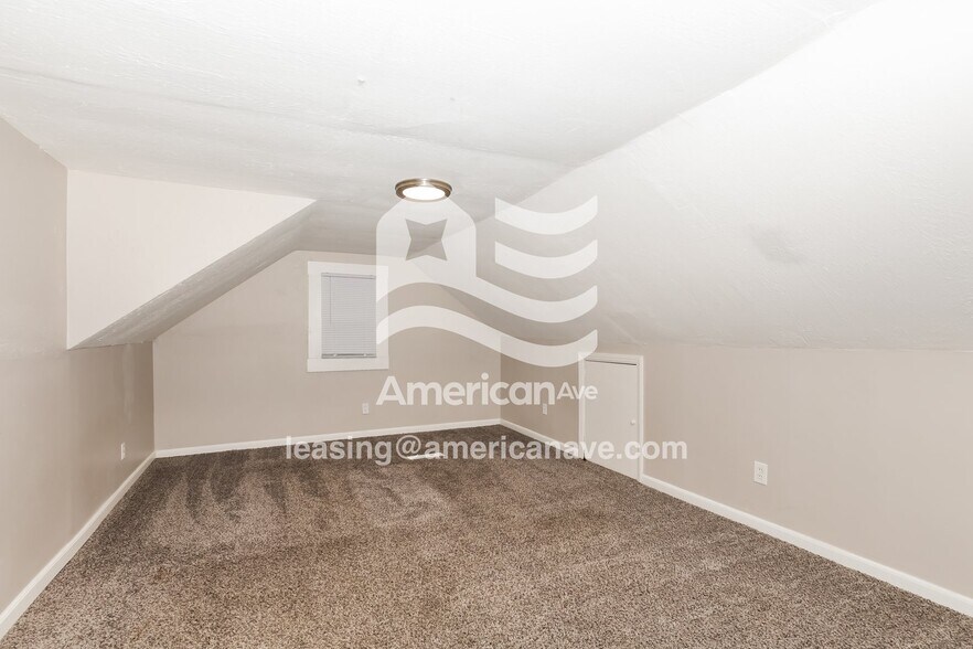 Building Photo - 1543 Vancouver Dr