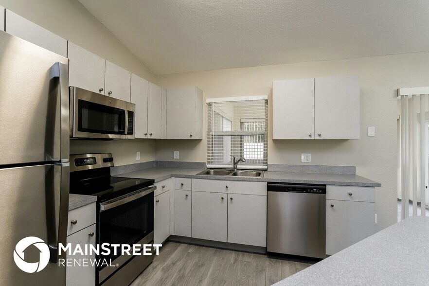 Building Photo - 126 SE 7th St