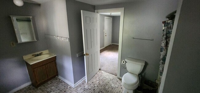 Building Photo - Charming 4 Bedroom House on Briant St