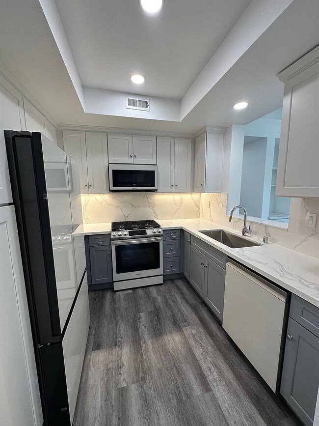 Building Photo - 3100 Puesta Del Sol Ct