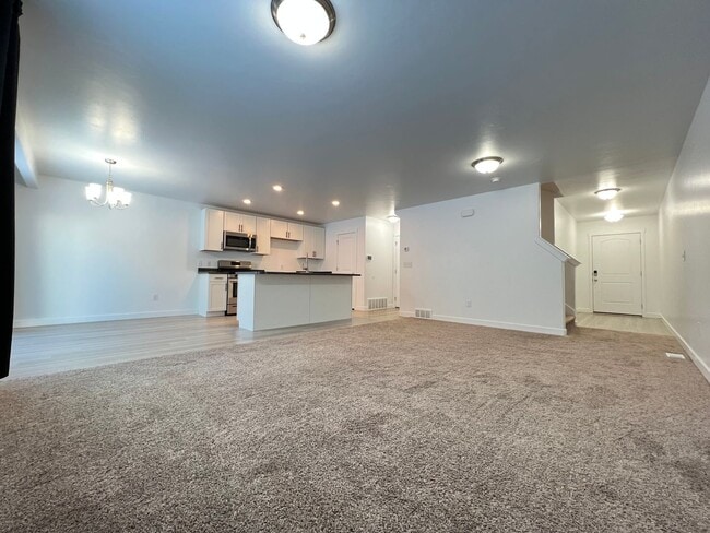 Building Photo - 3 Bd/2 Ba Townhouse in Herriman