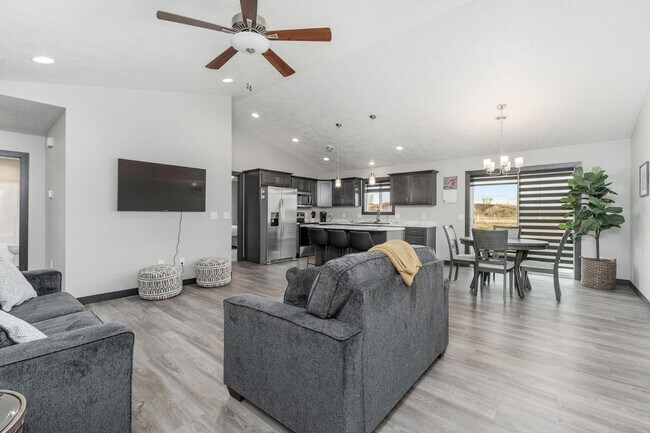 Building Photo - 4500 W 34th St N