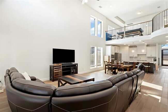 Building Photo - 228 Gary Wayne Dr