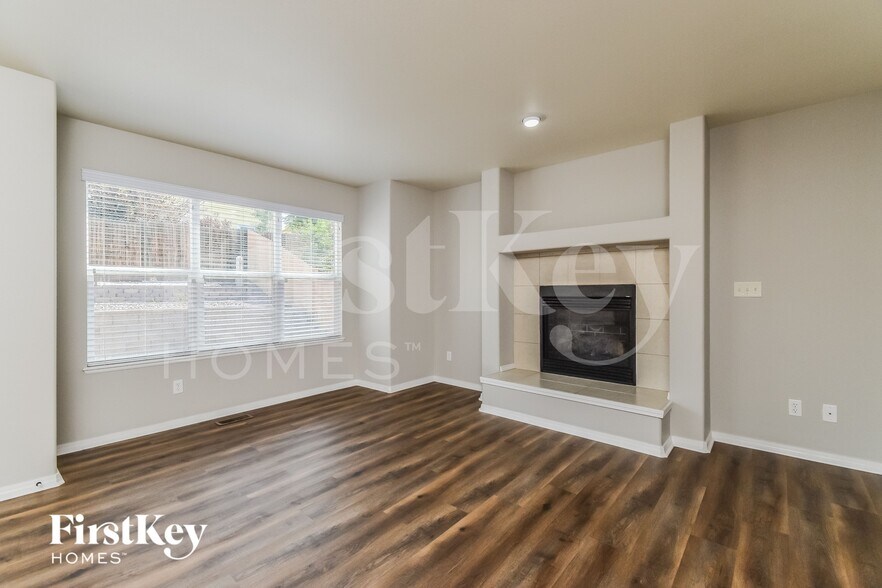 Building Photo - 1749 Dewhirst Dr